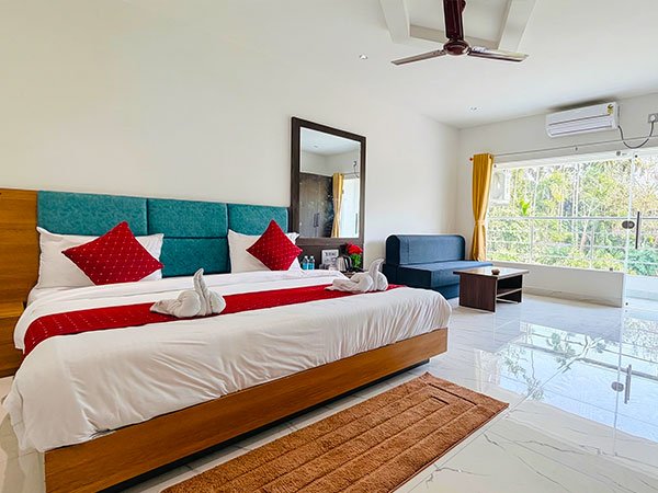 Standard-Deluxe-Double-Room-1